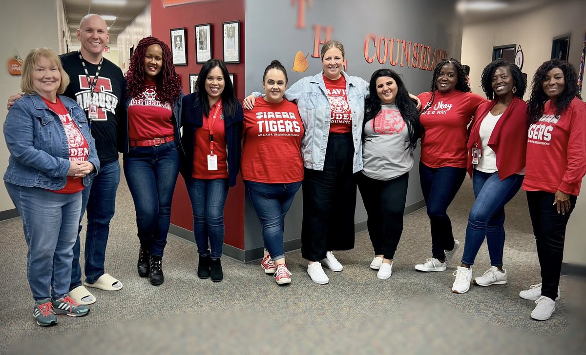 TheTigerSuite's tweet photo. On Fridays we wear Red! ❤️ @THS_Tigers #THSTigers #GoTigers https://t.co/vx5dGHYbMs