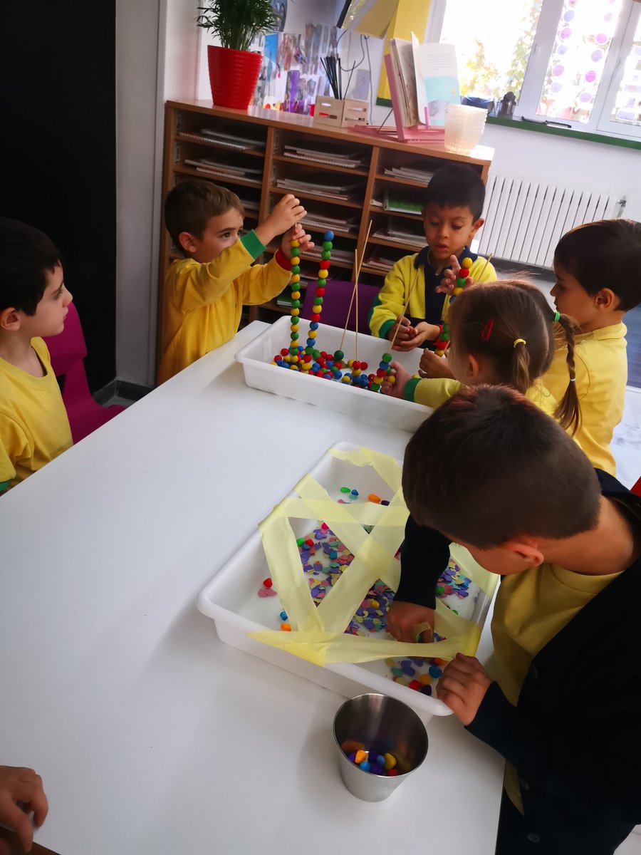 Moments d'aquesta tarda on afiançem la pinça i les destresses manuals. #I4Dofins