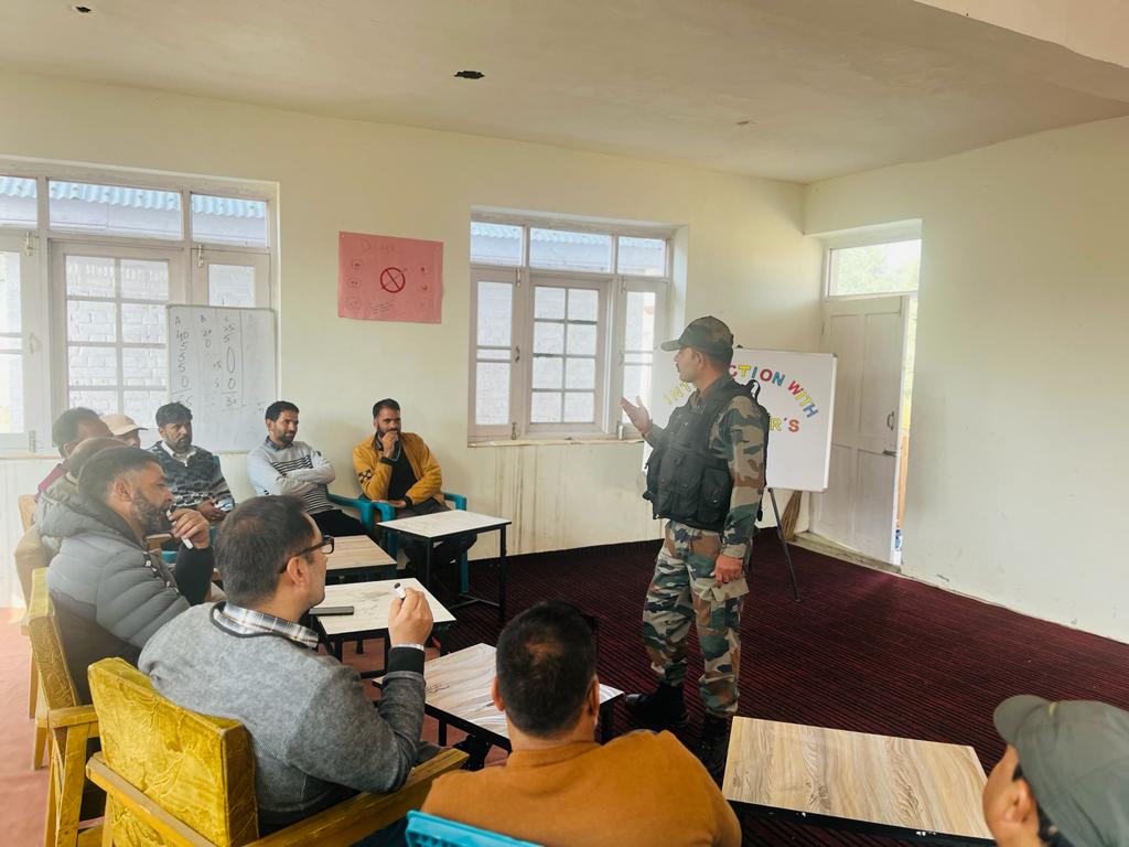 ham_watan6's tweet photo. Interaction with teachers was organized at Romu, Pulwama to understand their expectations from the army and the ways in which army can provide the required assistance.
#IndianArmyCares #Kashmir #Indian2 #Budgam #FutureEU #Srinagar #IndianArmy #Motivation #kids #teacher #ARMY https://t.co/cw5CLFV1yN