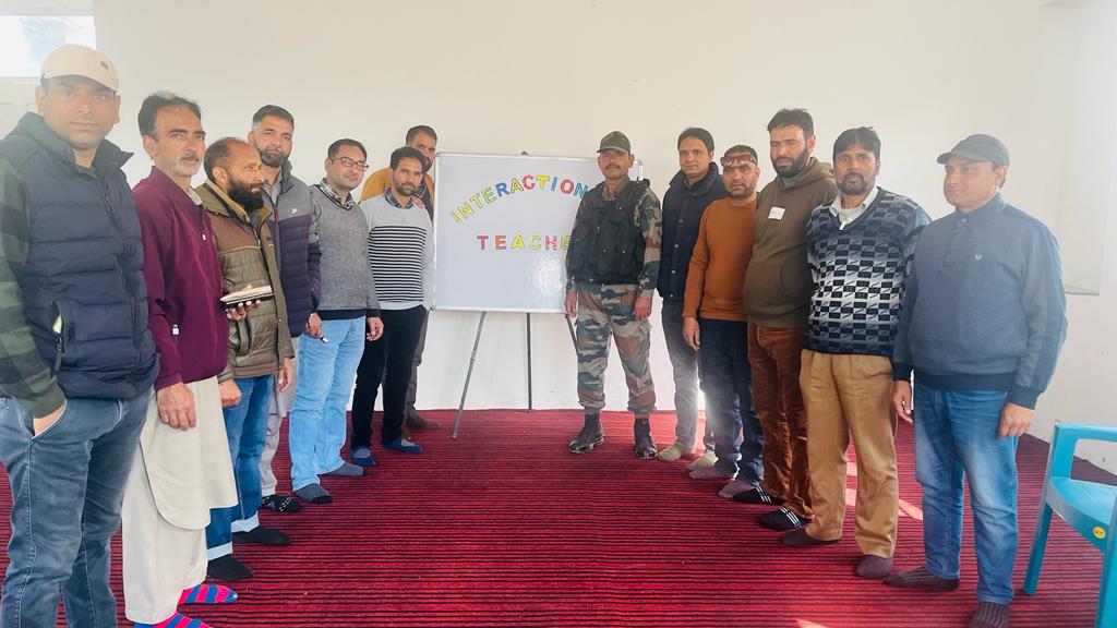 ham_watan6's tweet photo. Interaction with teachers was organized at Romu, Pulwama to understand their expectations from the army and the ways in which army can provide the required assistance.
#IndianArmyCares #Kashmir #Indian2 #Budgam #FutureEU #Srinagar #IndianArmy #Motivation #kids #teacher #ARMY https://t.co/cw5CLFV1yN