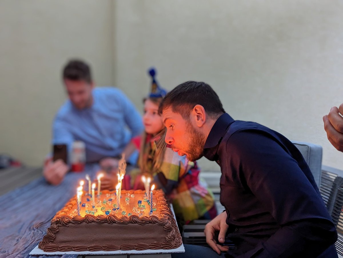 a7adj's tweet photo. Turning the big 4-0 and not feeling a day over 30! 🥳🎉 It's incredible how time flies when you're having fun and embracing life to the fullest. Age is just a number, and I'm proof that it's never too late to chase your dreams and stay forever young at heart!#CelebratingLife" https://t.co/oEWI6WlmUt
