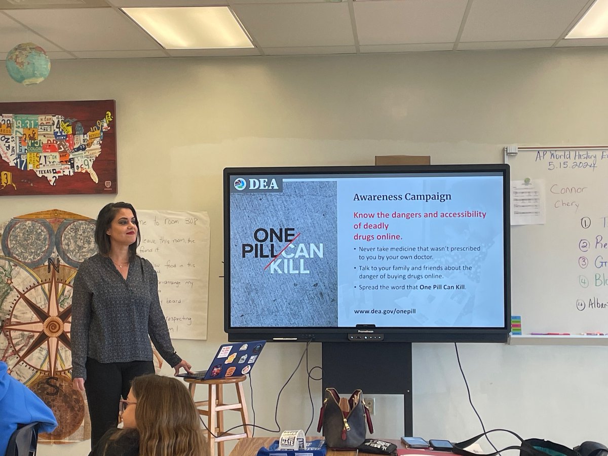 Getting the message out! @DEAMIAMIDiv #OperationEngageSouthFL was at Pompano Beach High School today to talk with Broward County student peer counselors on the dangers of fake pills & illicit fentanyl. Learn more: dea.gov/engage/operati…