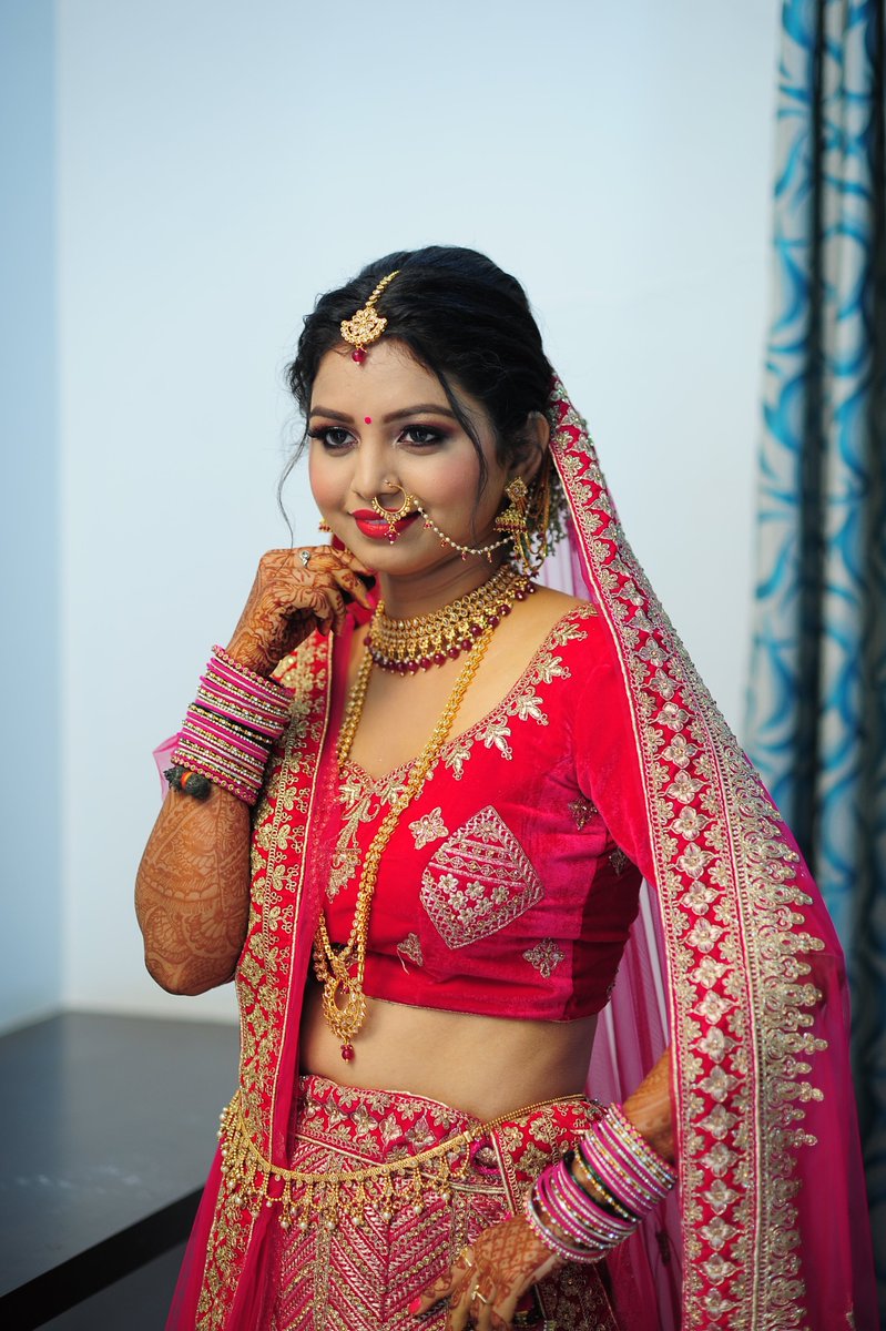 SapnaCMA's tweet photo. Sapna Mhatre's artistry is more than skin deep. It's about confidence, empowerment, and celebrating your unique beauty.

📌Bridal Makeup📌
🎯Makeup By: Sapna

Any requirements or suggestions call me:📞976 901 1609
Visit us👉🏻
https://t.co/TKvL33EGl1

#makeup #beauty #fashion https://t.co/PAvfCltnFa
