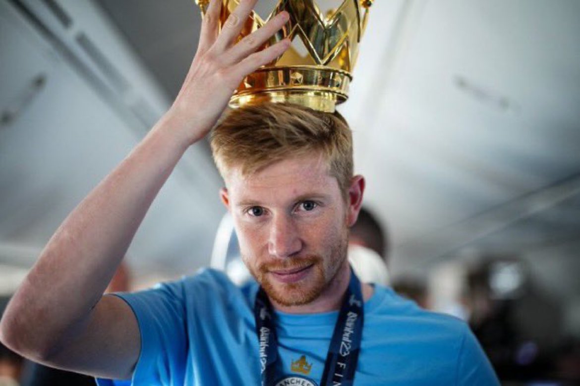 Kevin De Bruyne sobre el Balón de Oro de este año: 

“Este premio se ha convertido en una broma. Filtraron el nombre del ganador hace una semana. Si el premio fuera justo, entonces Haaland lo habría ganado. Hizo todo lo que pudo haber hecho. Aun así, lo perdió. Si es por el
