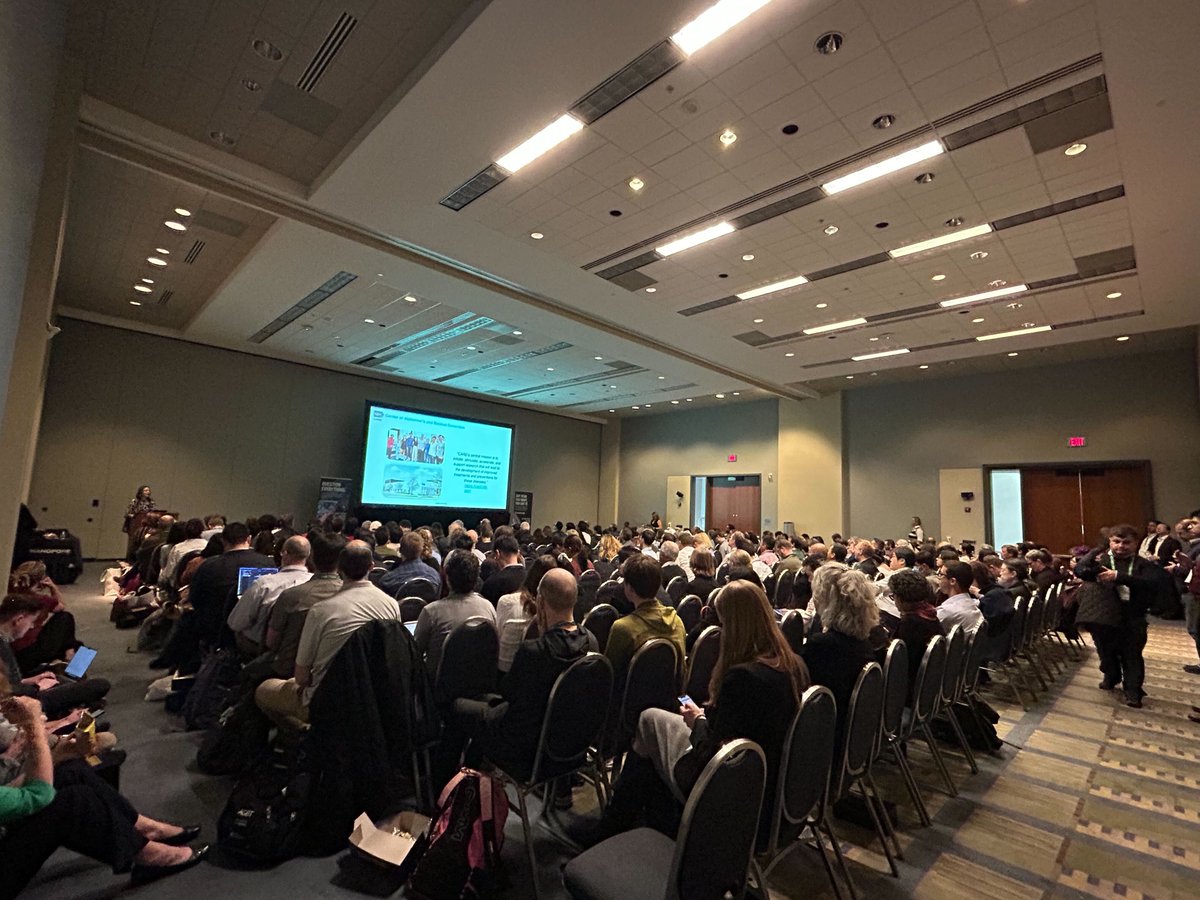Our industry session at #ASHG23 is absolutely packed!  Lucy Kaplin, <a href="/KimberleyBill10/">Kimberley Billingsley</a> &amp; <a href="/RosemaryDokos/">Rosemary Sinclair Dokos</a> are talking us through potential clinical applications, how to scale to investigate SVs &amp; methylation in 100s of brains a year, &amp; the latest updates from Oxford <a href="/Nanopore/">Oxford Nanopore</a>. #WYMM