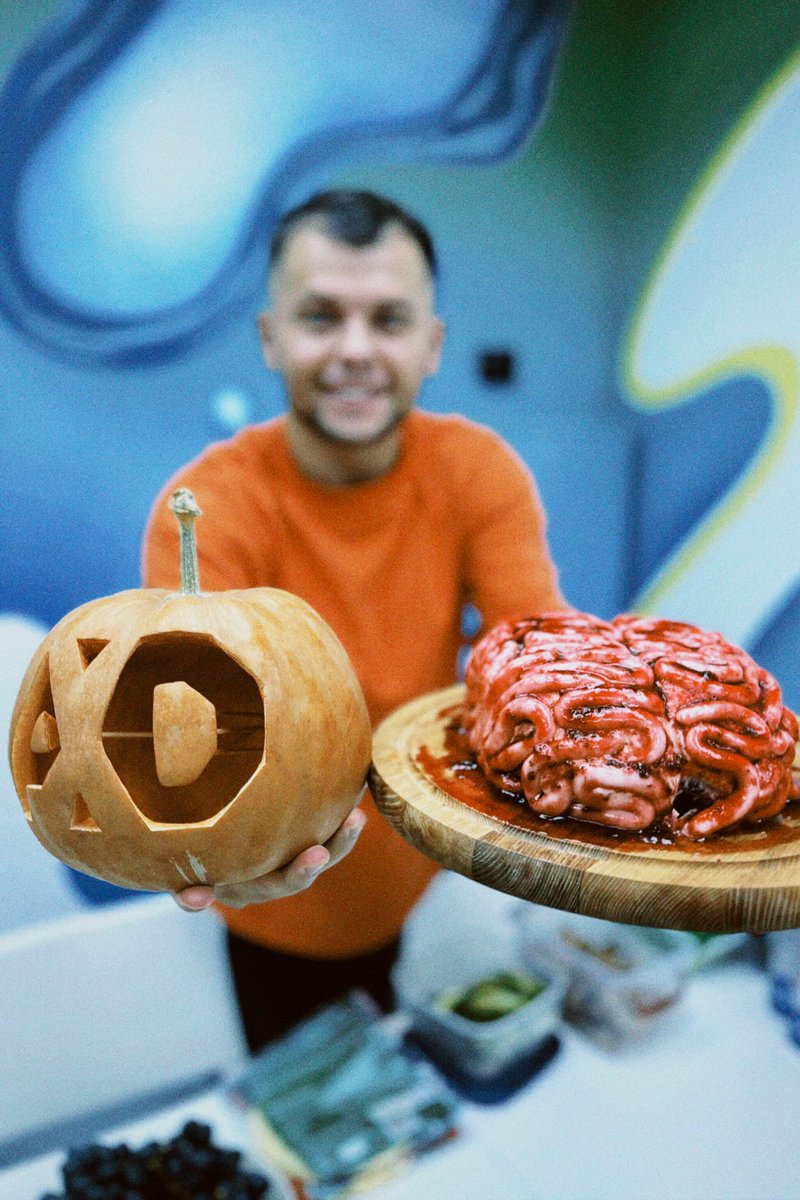 axdraft's tweet image. Friday is a perfect time to share memories from Dishman AXD #Halloween Party  🎃🎉
The Bean Boozled challenge, AXD magic pumpkin, and terrifyingly delicious brain cake - what a spooktacular Halloween night match! 🧛🧠👻

#happyHalloween #Halloweenparty #dreamteam #spookynight