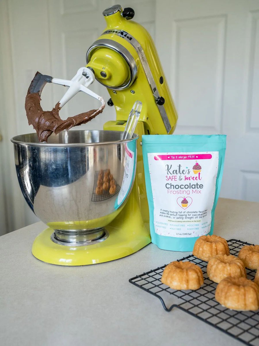 So so good... who else has a hard time not eating this straight off the mixer?