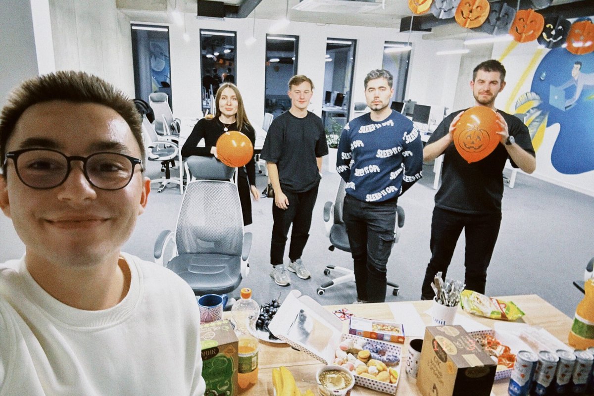axdraft's tweet image. Friday is a perfect time to share memories from Dishman AXD #Halloween Party  🎃🎉
The Bean Boozled challenge, AXD magic pumpkin, and terrifyingly delicious brain cake - what a spooktacular Halloween night match! 🧛🧠👻

#happyHalloween #Halloweenparty #dreamteam #spookynight