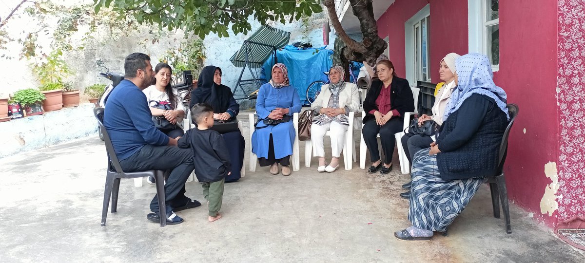 akkadinantep's tweet photo. İl Kadın Kolları Başkan Yardımcımız Teşkilat Başkanımız Sayın @daricilarbedia ve yönetim kurulu üyelerimiz ile annesi vefat eden Eyüp Sultan Yardımlaşma Derneği yönetim kurulu üyesi Sayın Davut Arslan'a taziye ziyaretinde bulundular.

@aysekesir @AKKADINGM 
@muratcetin27 https://t.co/if4rk0rzGU