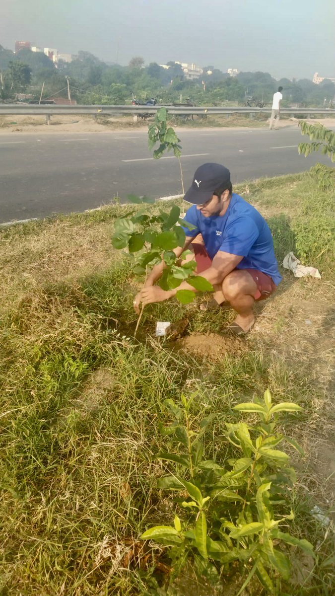 sajeshsudhanshu's tweet photo. @TejYadav14 @DEFCCOfficial @UNEP @IPRD_Bihar @BandanaPreyashi @moefcc @dm_patna @cityofpatna We continue to plant trees at #patna  
All r welcome 🙏 

Plantation drive &amp; maintenance  

LoC - LCT Ghat ( marien drive patna )

Date -04-Nov-23 - Saturday 

Week 42 ( day 3 )

#plantforpatna 
#plantforBihar 
#environment https://t.co/r9IHPDtSAZ