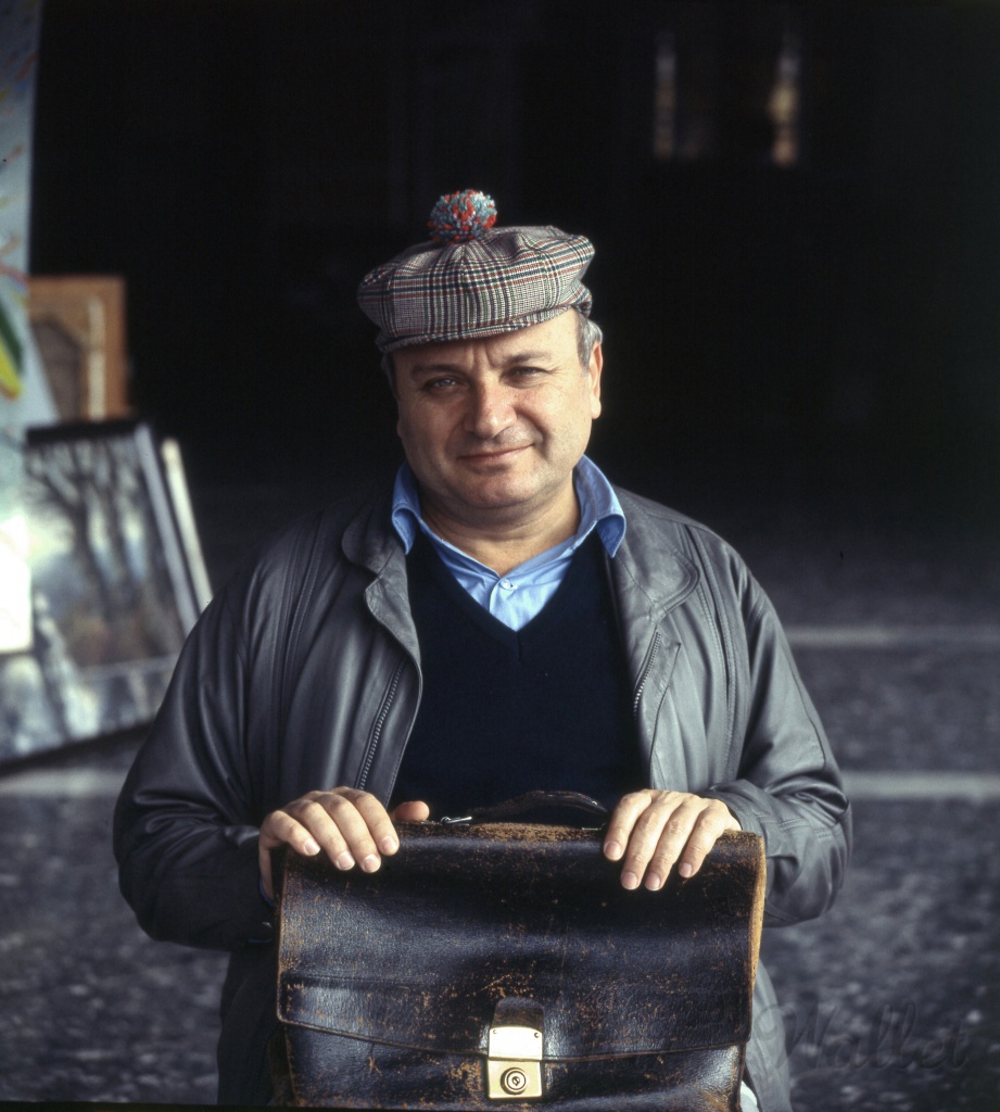 «Если ты стырил диссертацию, не строй мост, сволочь. Иди в политику, там таких много». Михаил Жванецкий, писатель-сатирик.