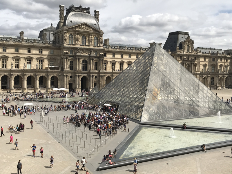 ng21903024's tweet photo. "City of Lights Paris: A Sweet Journey into the Heart of the World's Capital"
Paris, the City of Lights, always attracts visitors with its unique combination of history, art and romance. The curvy side streets, the famous Eiffel Tower, and delicious culinary delights turn into a memorable adventure for every traveler.

City of art and history
Paris is home to many famous museums, such as the Louvre, where you have the opportunity to see the world's greatest works of art, including the famous painting "Mona Lisa." Use the Paris Museum Pass to save time and money when visiting multiple museums.

Eiffel Tower and romantic Paris
You can't go to Paris without visiting the Eiffel Tower. This famous tower is an indispensable symbol of Paris and is considered one of the most famous architectural works in the world. Go to the top of the tower for a stunning panoramic view of the city. If you come in the evening, you will witness the Eiffel Tower glowing with thousands of lights, creating an atmosphere of unlimited romance.

Paris is a mythical city where you can experience history, art, romance and top-notch cuisine. Under the night lights of this city, you will find a magical world waiting for you to explore. Paris is always worth a visit and will leave a deep impression on your heart.
#travel #nature #tourist