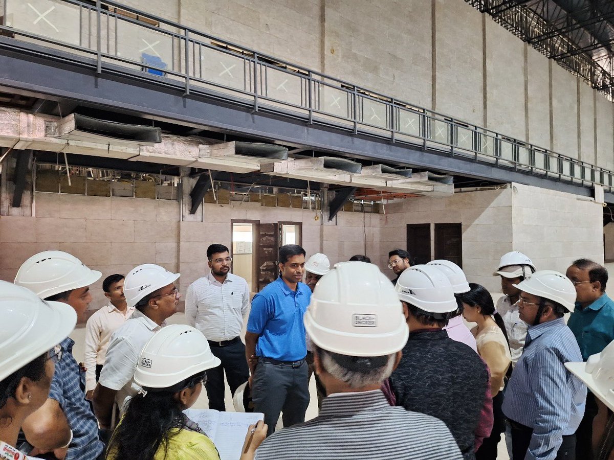 Today, on 03.11.23,Chief National Coach, Indian Badminton Team & Former International Badminton Player, Pullela Gopichand along with representatives of various Athletics Federations & Sports Authority of India conducted a consultation visit at the Redevelopment of Sigra Stadium.