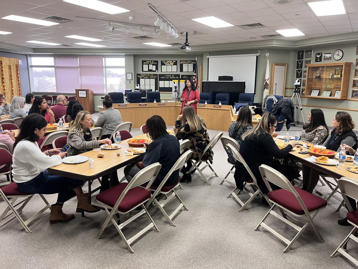 rafael_segarra's tweet photo. Thank you, thank you, thank you to @saily and team for providing us with a great lunch to celebrate Diwali for the 10th year @ipsd204! Food is fantastic as usual! https://t.co/2pGhHobX6G