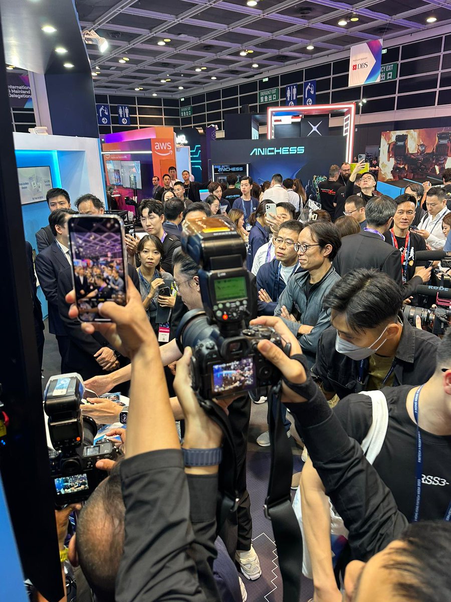 ysiu's tweet image. Busy @animocabrands fam &amp;amp; frens booth including @TheSandboxGame @MocaverseNFT @WreckLeagueHQ @the_phantom_g @AnichessGame and more at  #HKFintechWeek2023  Hong Kong is clearly determined to becoming the #web3 hub!