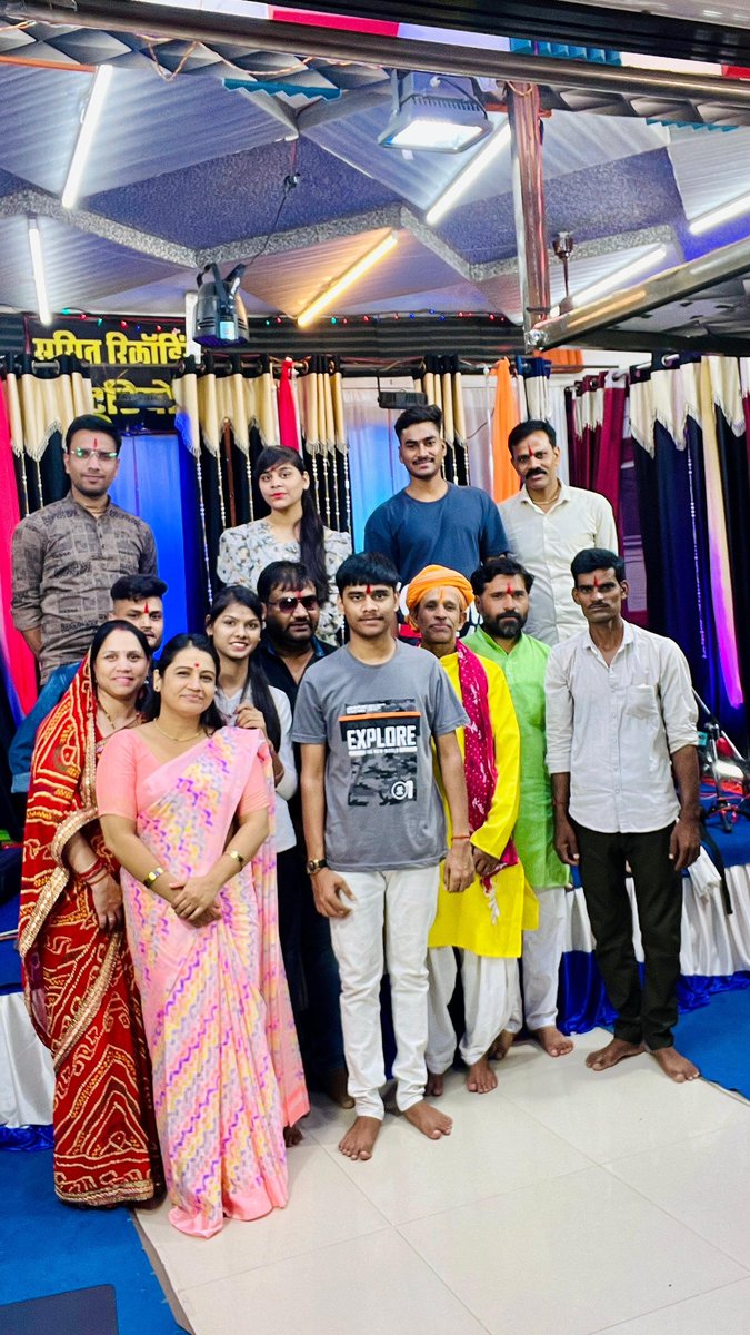 Jay_Namdev__'s tweet photo. Sabhi kalakaar mandali, Sumit recording studio damoh #jaynamdev #sachinsandhyarathore https://t.co/OWbI5scsxE