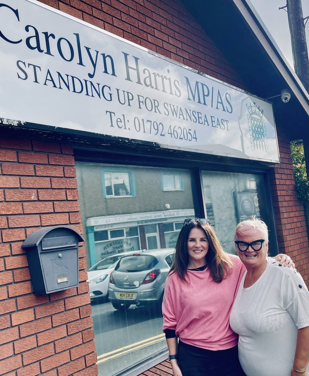 Very interesting meeting today with @carolynharris24 She’s the most incredible, inspiring, formidable woman I know!!#WatchThisSpace 🧡🤍🖤