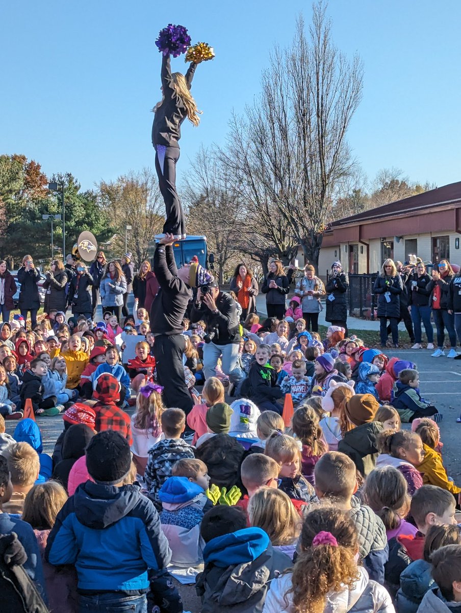 TRES_Principal tweet media