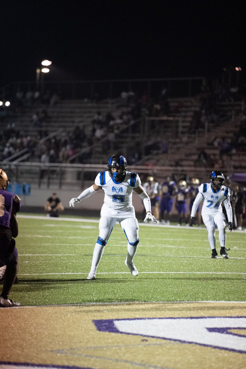 SpeedyDobbs14's tweet photo. 🚨2024 DE @Cam_Carson2024 🚨

Hudl Link 👇🏾👇🏾 

https://t.co/GmEO0YcI0C

@CoachTL2 @Coach_Butch_UTM @Coach_Z_Ruot @CoachNate_Young @CoachGigli @CoachWhite_DSU https://t.co/77SuXS5ceD