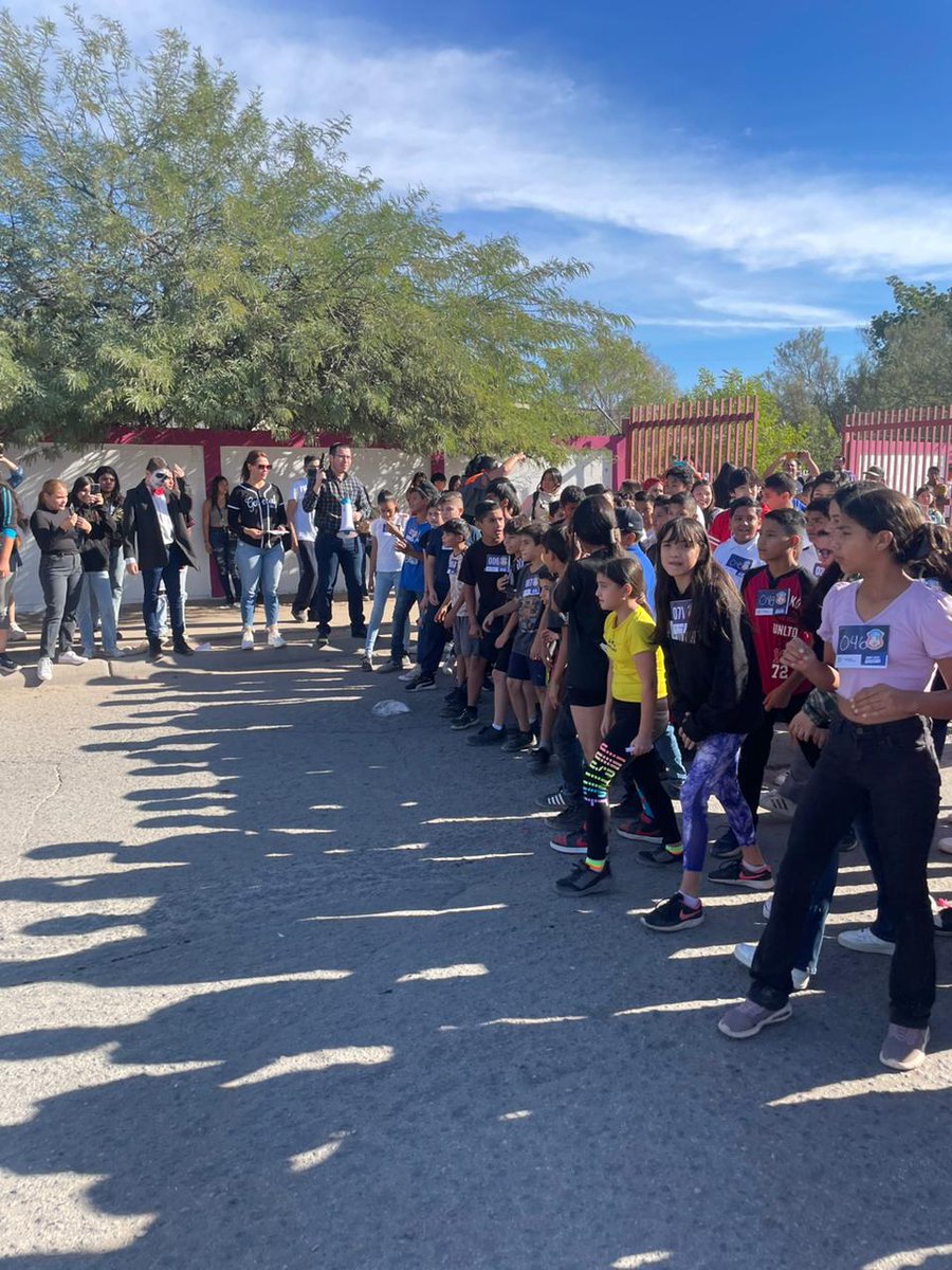 escsecgral12's tweet photo. #festivalnuestrasraices #CarreraDeportiva #díademuertos2023 #DiaDeLosMuertos #díademuertosméxico #alebrijes #pedrolinareslópez #altardemuertos #altaresmexicanos #altardiademuertos #BandaDeGuerra #obradeteatro #CalaveritasLiterarias https://t.co/EXpoSgDX8r