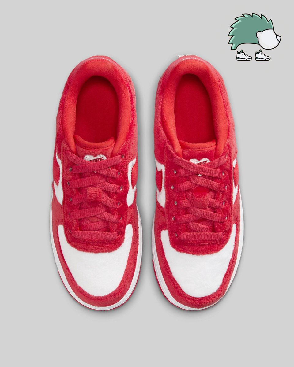 Imágenes oficiales del próximo Air Force 1 Valentine’s Day 2024 “Sole Mates” ♥️
.
2024 🗓️
.
Opiniones?
#valentinesday #nike #af1 #amor #parejas