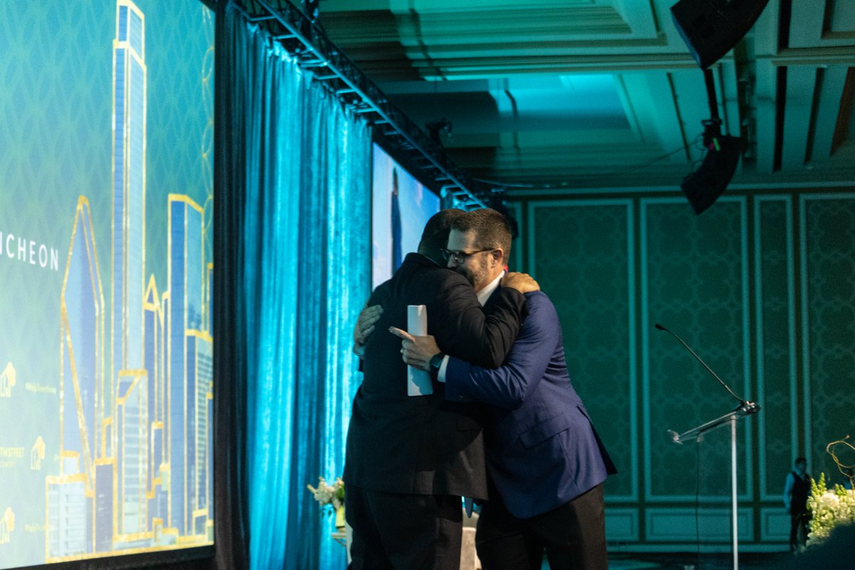 ahkleinert's tweet image. Another beautiful event by @AustinStreetCtr benefitting their work in our community. It was an honor to co-chair this luncheon and be a part of such a special event. #HelpThemHome