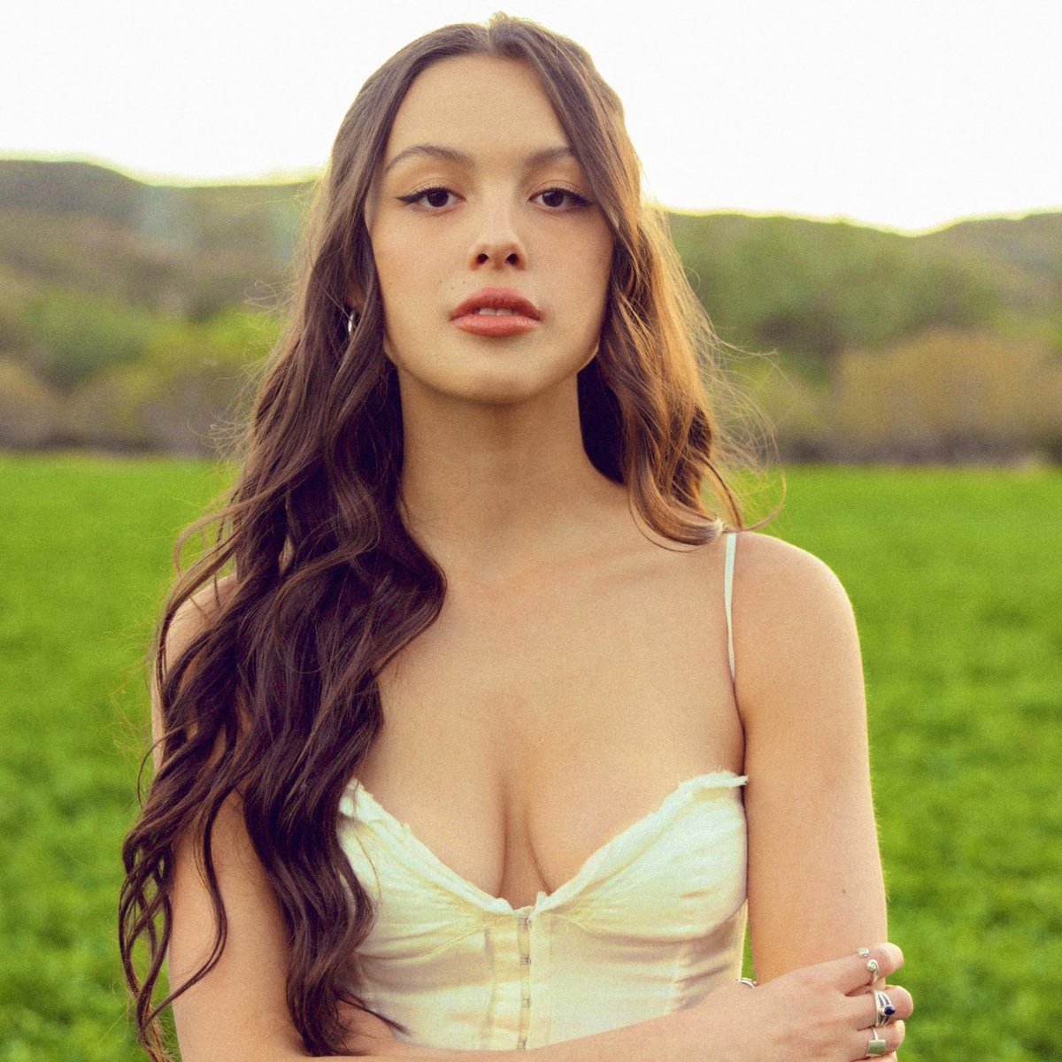 updateoliviabr's tweet image. 🚨 Segundo fontes para o Deuxmoi, Olivia Rodrigo está namorando Louis Partridge e as coisas evoluíram muito rapidamente. 

Ela teria passado a semana na casa dele enquanto visitava Londres.