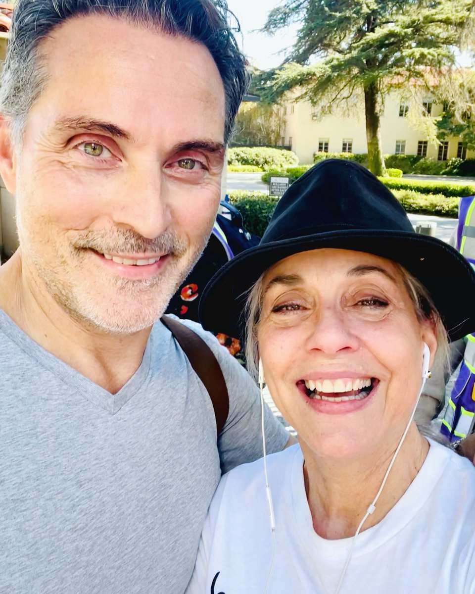 Thank you #RufusSewell, for coming out to the picket line and lifting this gal’s morale!  #SAGAFTRASTRONG. What an utterly charming man!!❤️❤️❤️