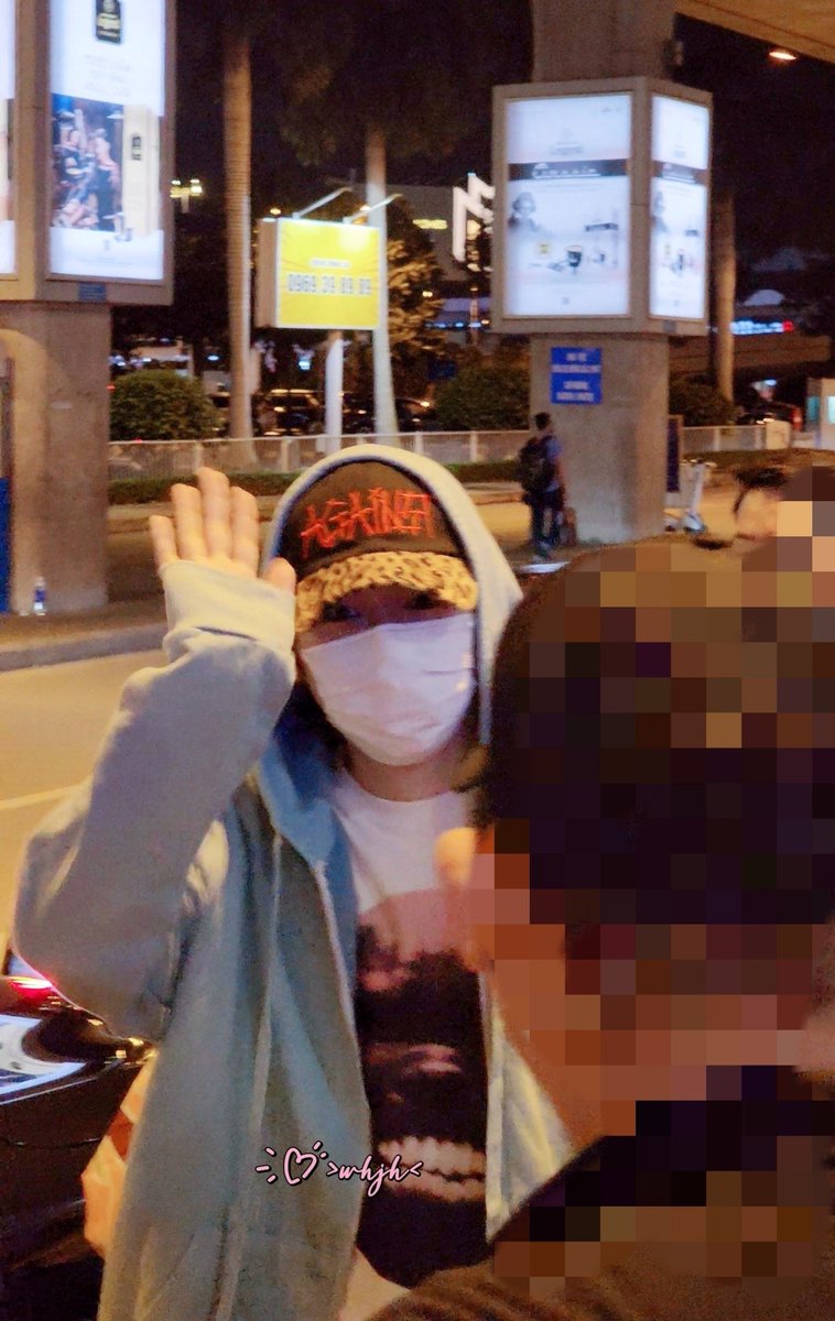 jackdoan0610's tweet photo. #ZICO #지코 arrived Tansonnhat airport #hochiminhcity #Vietnam https://t.co/8uJdArO57H
