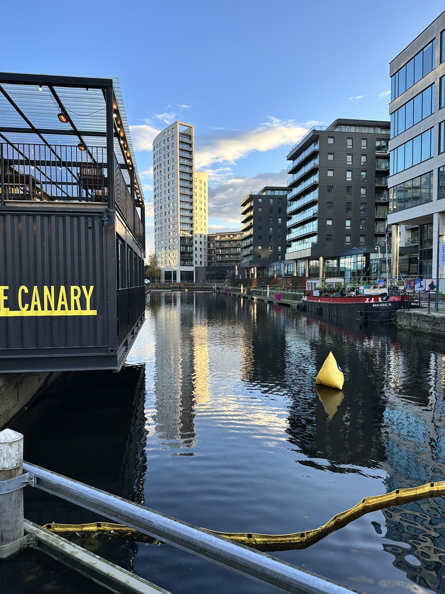 No bookworm’s birthday is complete without a trip to a bookshop, so I headed to <a href="/holdfastleeds/">Holdfastleeds</a> &amp; made a couple of purchases! They have a great selection of both new &amp; used books &amp; if you visit Leeds by train, you can catch the water taxi from the station! 🙌🏻