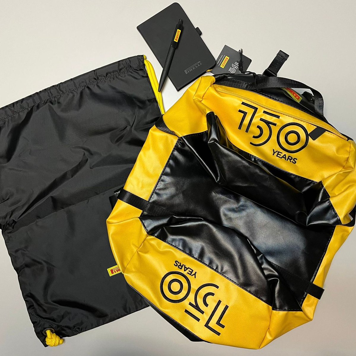 🎁REGALAMOS este pack Pirelli. ¿Lo quieres?        

1) Síguenos en Twitter e Instagram    
2) Haz RT a este tweet        

¡Elegiremos al ganador cuando acabe el #BrazilGP 🇧🇷!    

*Sólo para España