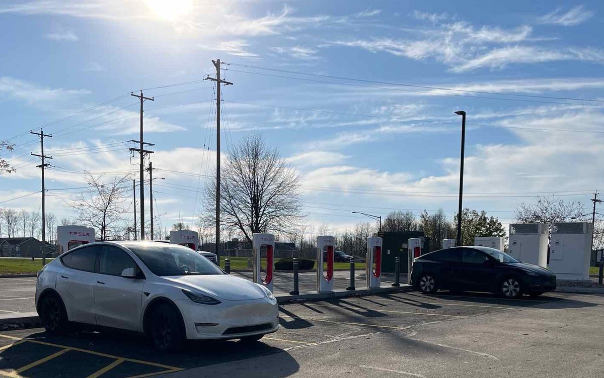TeslaCharging's tweet photo. New Tesla Supercharger: Manitowoc, WI (8 stalls) 
https://t.co/wVx3wbhCXn https://t.co/D7MVOQxFRy
