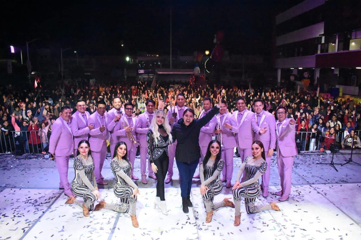 bereheca's tweet photo. DESPEDIMOS AL FIDDEM CON GRAN CONCIERTO 🎉
La Sonora Santanera y María Fernanda, Claudio Yarto y María Karunna, cerraron con broche de oro el #FIDDEM 2023.
El corazón de #Tláhuac disfrutó mucho esta gran clausura con grandes talentos, baile y convivencia.
¡Sin duda, una gran noche! Gracias por asistir 🫶
#DíaDeMuertos