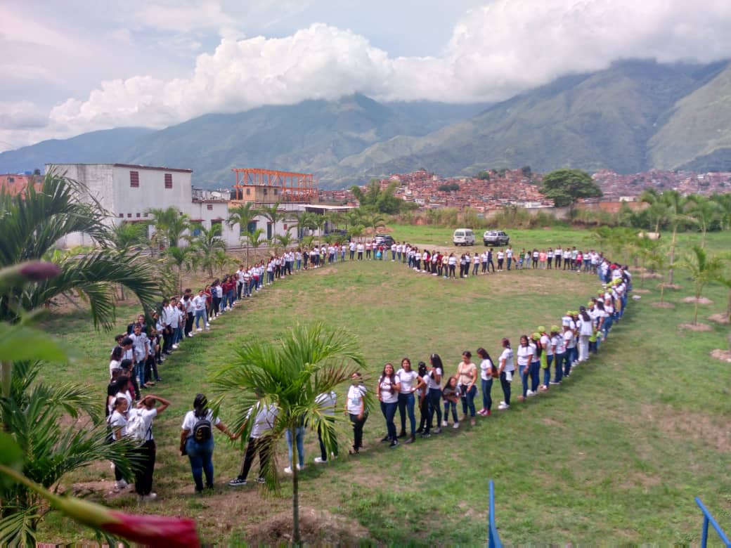 FeyAlegriaVE's tweet photo. Fe y Alegría nació para sembrar esperanza, confianza y suprimir la ignorancia desde una formación ciudadana y la promoción de habilidades para la vida. #ConFyAConfiamosEnVenezuela https://t.co/qrJRvDhWhI