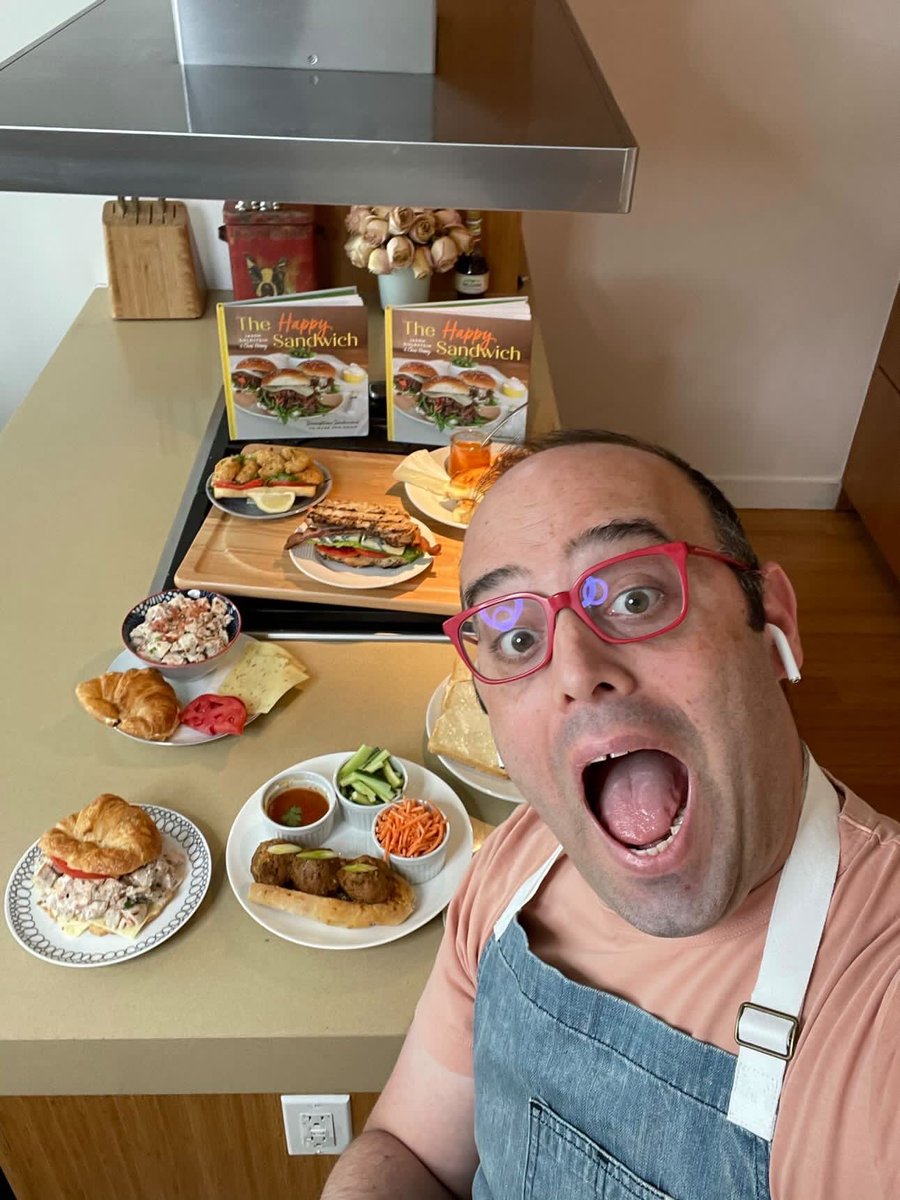 Looking for a great way to celebrate #nationalsandwichday check out this sandwich cookbook by my friend Jason <a href="/chophappy/">Jay</a> 

amazon.com/Happy-Sandwich…

#cookbook #sandwichday #sandwich