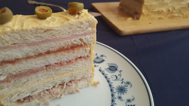 avdgastronomia's tweet photo. Sanduchón: un prodigio en capas
El sándwich de capas creció y creció, incorporando rellenos hasta convertirse en el sabroso sanduchón, nombre con el que se conoce en Venezuela a este barroco platillo de fiesta y celebración @elfogon @elestimulo 
https://t.co/7lAl17vhNx https://t.co/zTRTsHQIE0