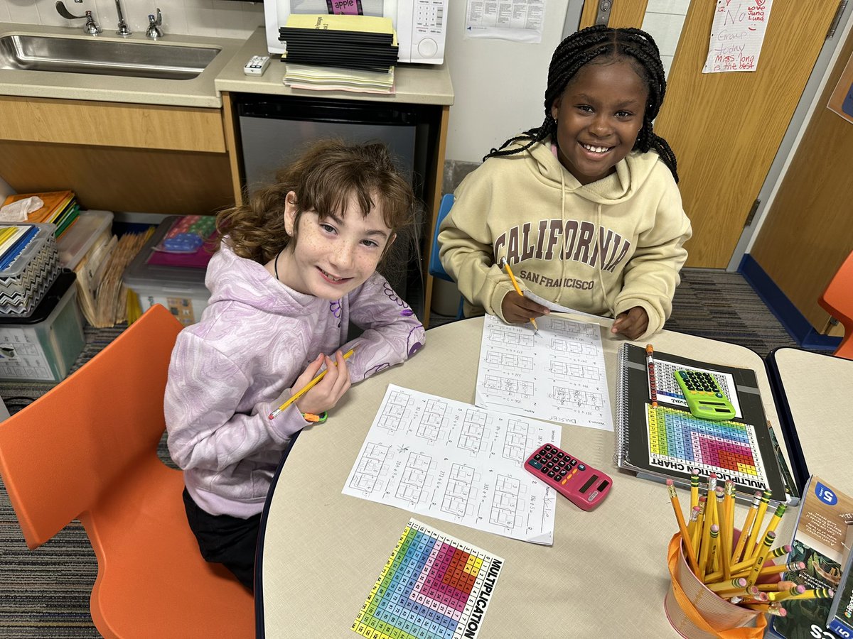 MrsLtweetz's tweet photo. My students and I help each other to meet our goals❤️! Thanks for the reminder to drink water🥤💧 @Tbourcy @ChestnutHillPTO #CHE #chestnuthillelementary https://t.co/Rk8wrUmPp6