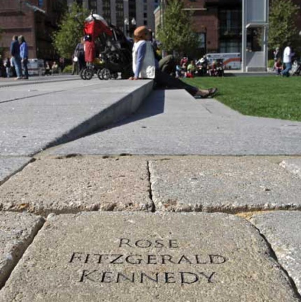 TheBostonIrish's tweet photo. Nice #autumn weather for a self-guided walk along #Boston's #irishheritagetrail, a 3-mile journey through 300+ years of history. Pick up a free map in
#TravelandCulture magazine, available at #BostonCommon Visitors Center. #visitboston #irishboston @MeetBostonUSA https://t.co/crUMFtRYCE