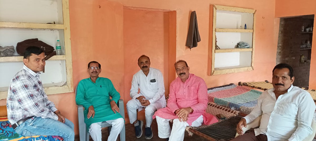 Anilsisodiabjp's tweet photo. #Sewda के विभिन्न गांव में जाकर जनसंघ के समय के कार्यकर्ता श्री रमाधार तिवारी जी व अन्य प्रभावी लोगों से भेंट की। https://t.co/yuSYOFTzzl