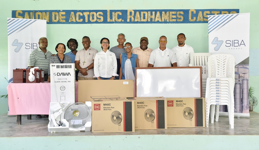 EGEHAINA's tweet photo. El pasado 31 de octubre, representantes de la mesa de diálogo y líderes comunitarios del municipio de Boca Chica, asistieron a la entrega de mobiliarios al Club Montero Gómez y de las baterías para el destacamento de la policía. https://t.co/FbeERQYXBH