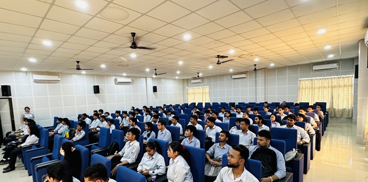 AnupSha78798485's tweet photo. Great initiative by @ieeedusb and @pallabgogoi124 today for organizing such a great talk and mentoring session at @DibrugarhUniv
Ps: Alumni of this University.
#Assam @himantabiswa #educationtoall #ieee #Dibrugarh #engineering #mentorships #students https://t.co/QmpyO5lkau