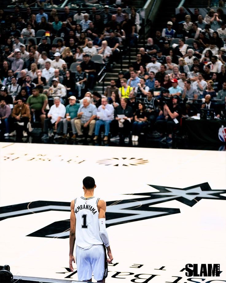 gente fina, preciso da opinião de vocês, queria mudar a foto de perfil e é o seguinte, continuo com essa, ou troco pra essa outra??