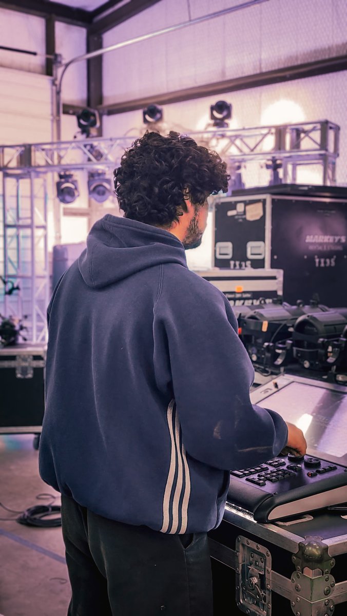 _Markeys_'s tweet image. Our Texas Team had the opportunity to develop their skills during a hands-on training session held at the Markey's Regional Texas Office.
#markeystraining #lighting #lighttraining #markeys #markeystech