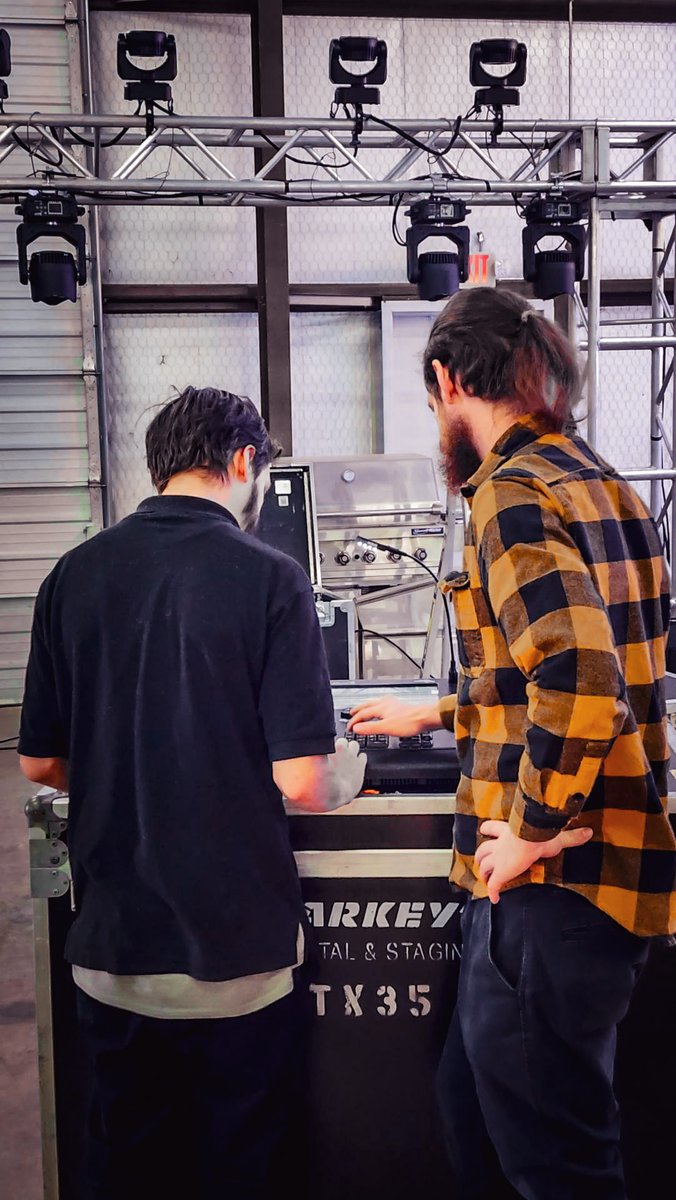 _Markeys_'s tweet image. Our Texas Team had the opportunity to develop their skills during a hands-on training session held at the Markey's Regional Texas Office.
#markeystraining #lighting #lighttraining #markeys #markeystech