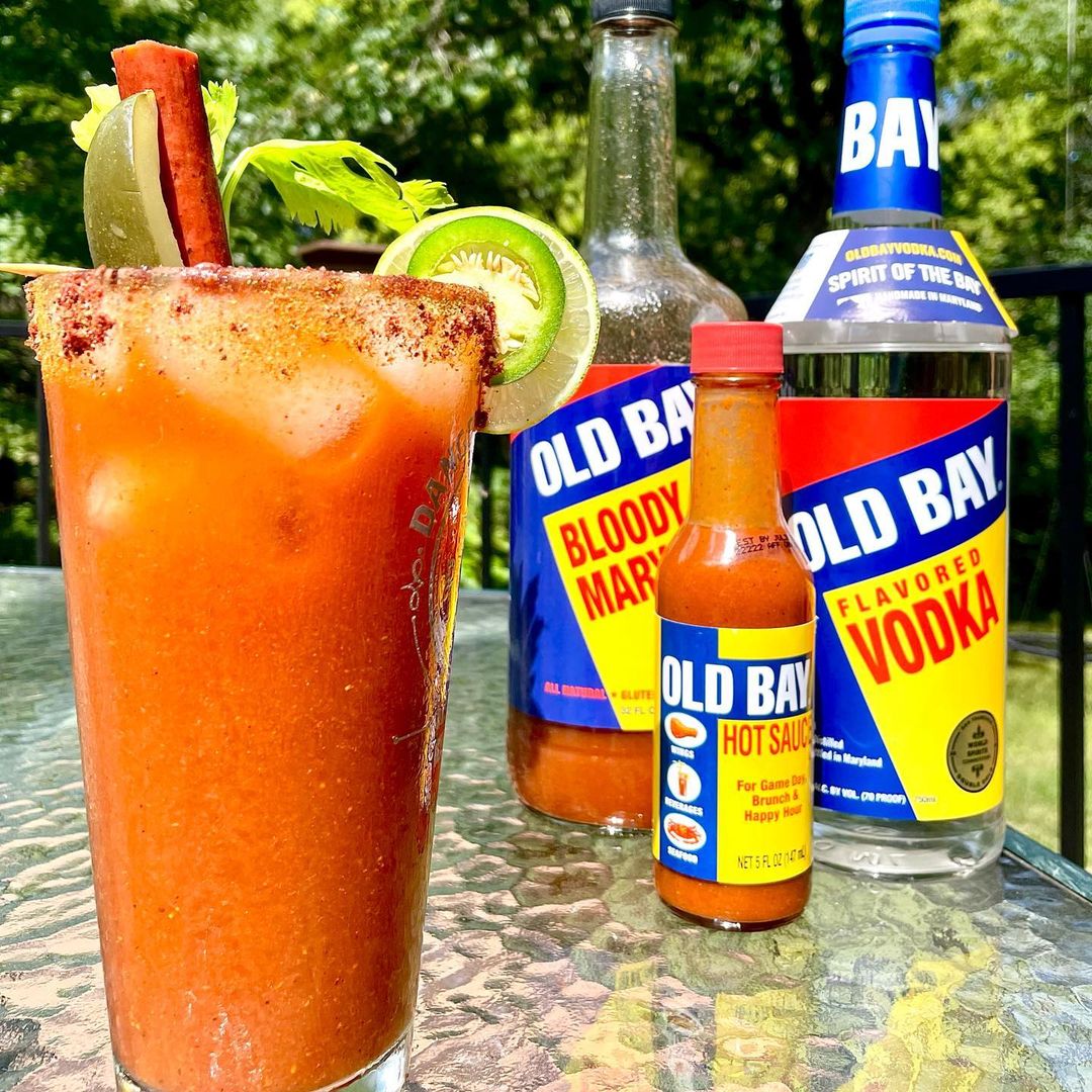 OLDBAYSeasoning's tweet photo. everything you need in one pic 🔥 @georgesbevco 
📷 IG: rickdarklighter

drink responsibly! https://t.co/NqgE7K5xUy