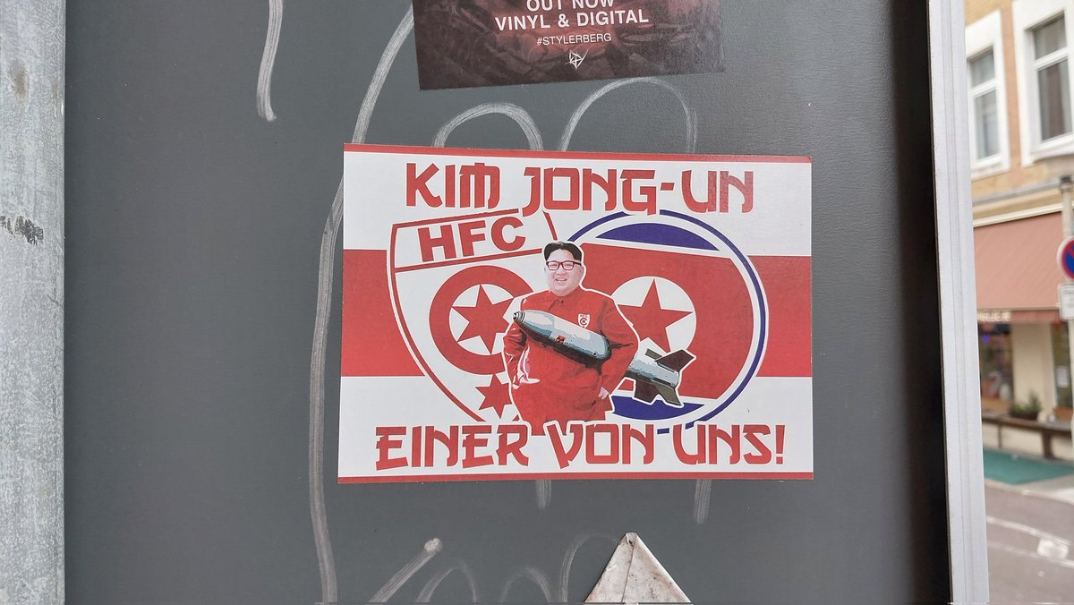 Fußballfans mit speziellem Humor.
#Halle, #HFC.