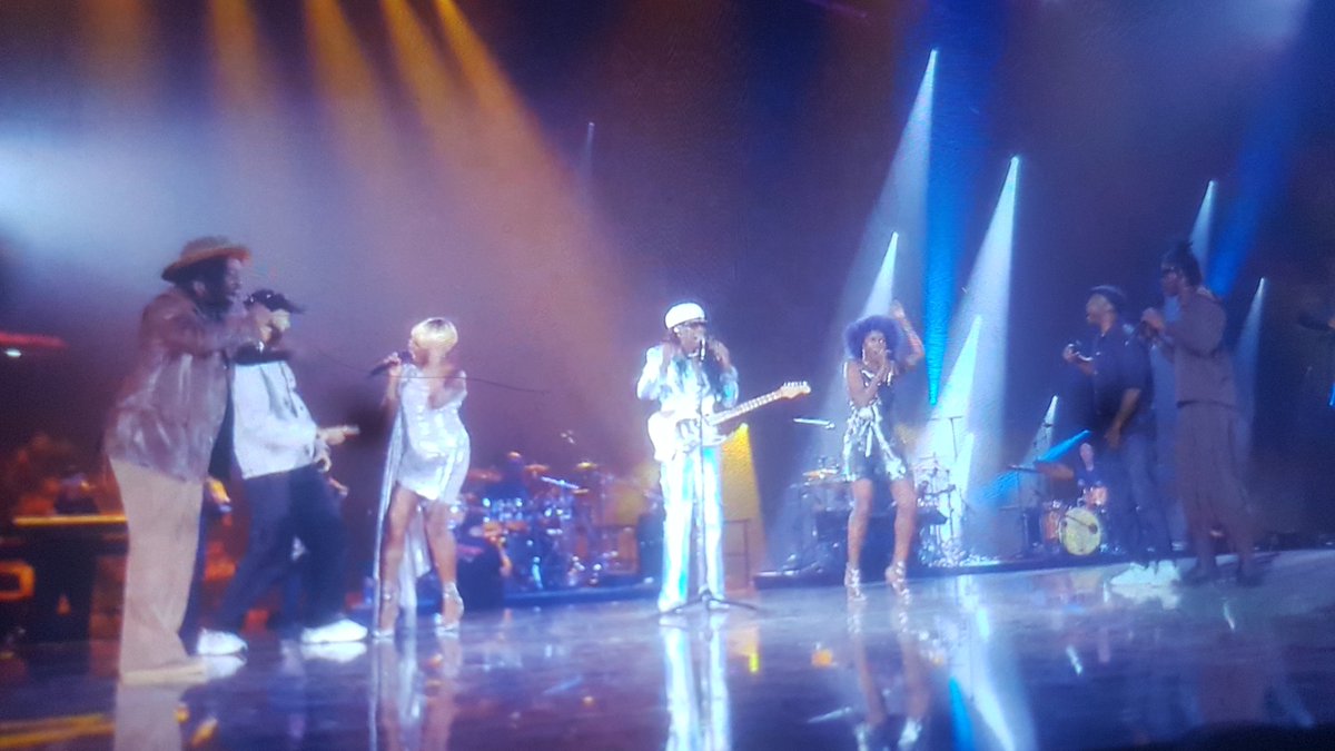 C'est #NileRodgers le patron dans #Taratata30Ans
Il met le feu dès qu'il est là.
Il sublime n'importe quel artiste.