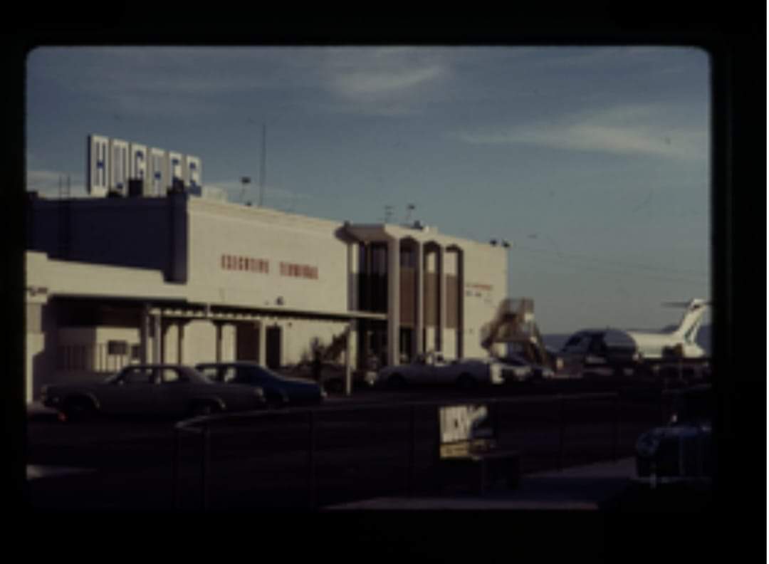 Hughes Executive Air Terminal in the late 1960s. Hughes bought the airfield on LV Blvd near Sunset Rd in 1967 from Alamo Airways owner George Crockett & turned it into airport for private planes. 📸 Frank Mitrani 📸 UNLVSC 📸 Adam Levin Collection