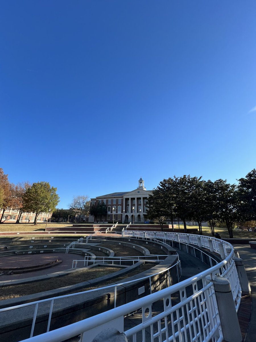 benjiecoy's tweet image. Checked off all my goals for this #Nashville visit:

✅ Visit #FiskUniversity and @TSUedu 
✅ Try #NashvilleHotChicken at @HattieBs 
✅ Connect with Black Pride Leaders at the Black Pride Leadership Summit 🤩