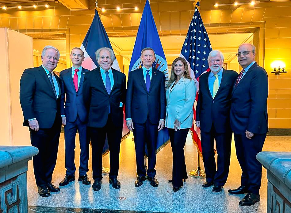 República Dominicana asumió hoy la Presidencia del Proceso de Cumbres de las Américas, sucediendo al gobierno de Estados Unidos. 

#Hilo
